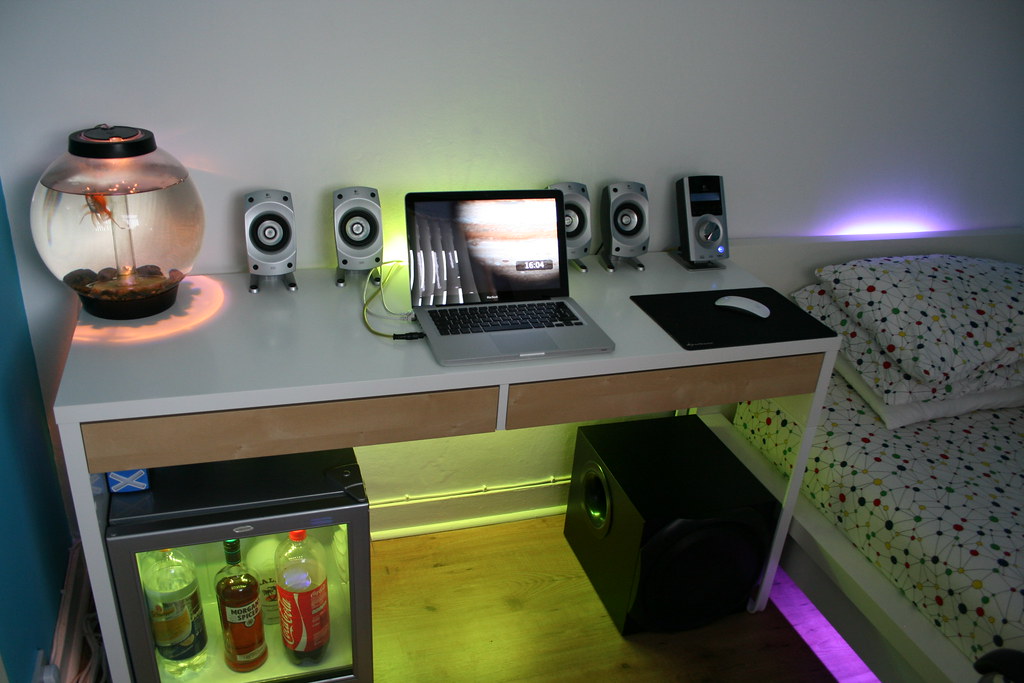 Desk 3