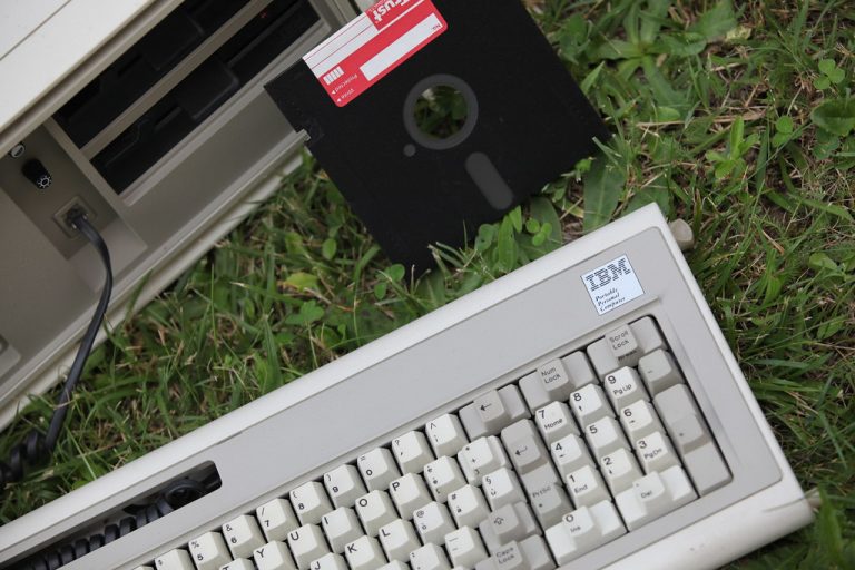 IBM Portable Personal Computer :: Retrocomputing on the green