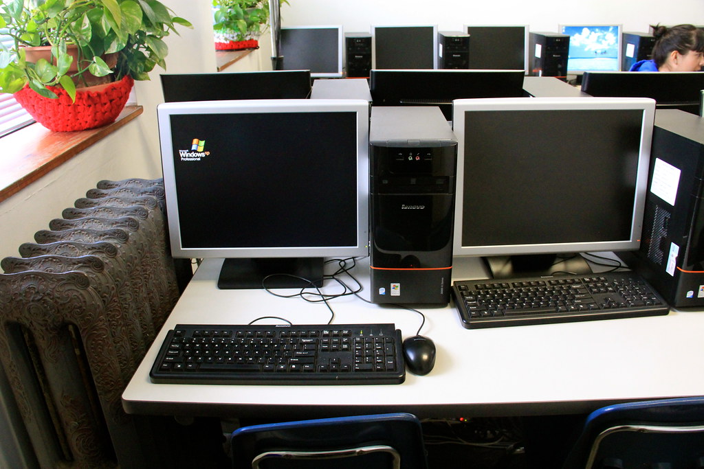 Public Computers at Poder Learning Center